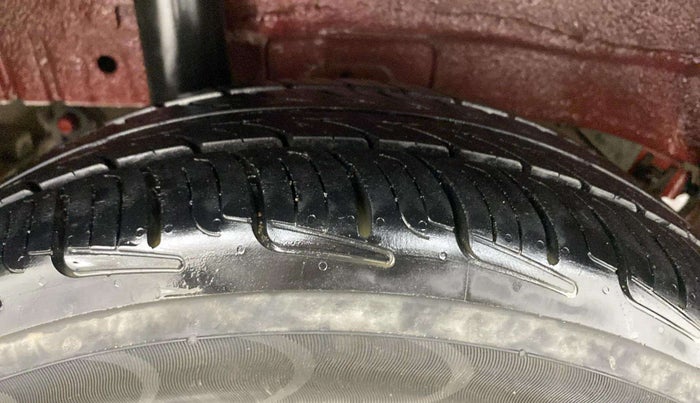 2018 Mahindra KUV 100 NXT K8 P 6 STR, Petrol, Manual, 99,766 km, Right Rear Tyre Tread