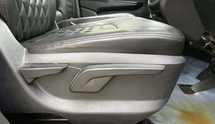 2018 Mahindra KUV 100 NXT K8 P 6 STR, Petrol, Manual, 99,766 km, Driver Side Adjustment Panel