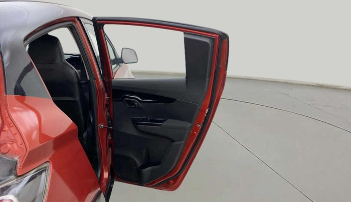 2018 Mahindra KUV 100 NXT K8 P 6 STR, Petrol, Manual, 99,766 km, RHS Rear Door