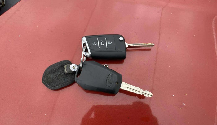 2018 Mahindra KUV 100 NXT K8 P 6 STR, Petrol, Manual, 99,766 km, Key Close Up