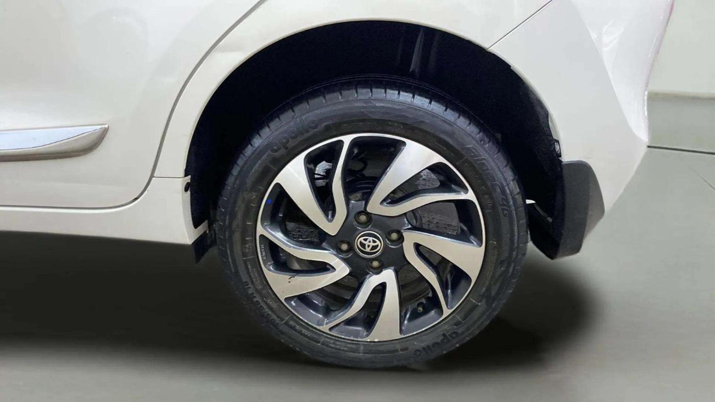 2021 Toyota Glanza G, Petrol, Manual, 27,991 km, Left Rear Wheel