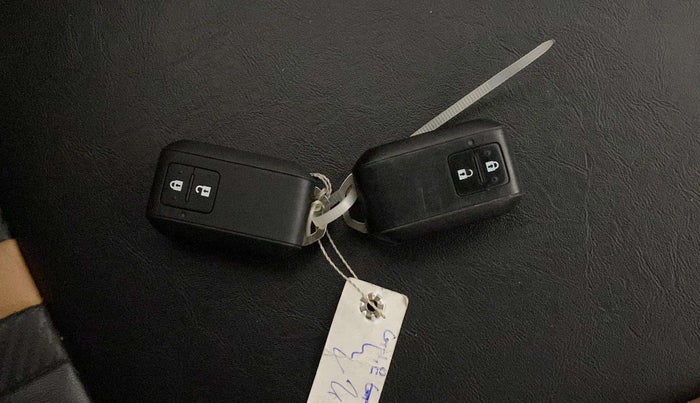 2021 Toyota Glanza G, Petrol, Manual, 27,991 km, Key Close Up
