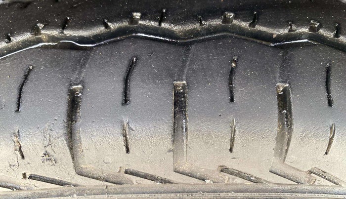 2023 Maruti Eeco 5 STR AC, Petrol, Manual, 26,162 km, Left Front Tyre Tread