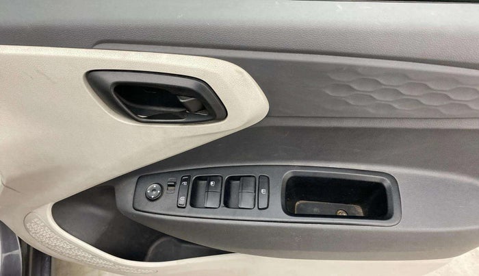 2022 Hyundai AURA S 1.2 CNG, CNG, Manual, 47,017 km, Driver Side Door Panels Control