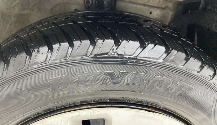 2013 Maruti Ertiga VXI, Petrol, Manual, 68,160 km, Right Front Tyre Tread