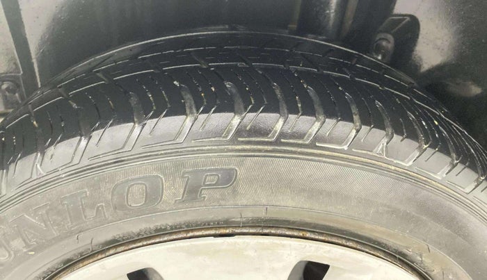 2013 Maruti Ertiga VXI, Petrol, Manual, 68,160 km, Left Rear Tyre Tread