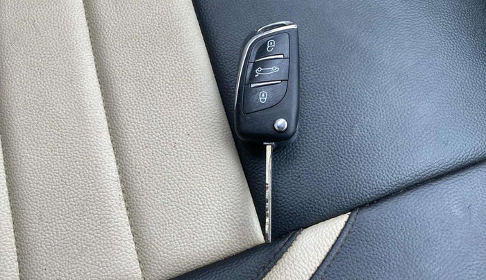 2013 Maruti Ertiga VXI, Petrol, Manual, 68,160 km, Key Close Up