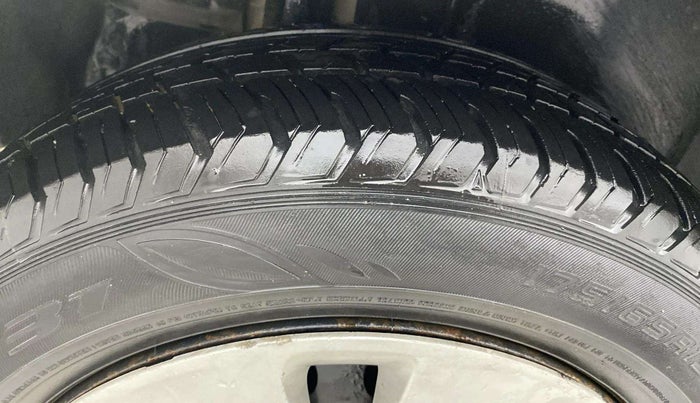 2013 Maruti Ertiga VXI, Petrol, Manual, 68,160 km, Right Rear Tyre Tread