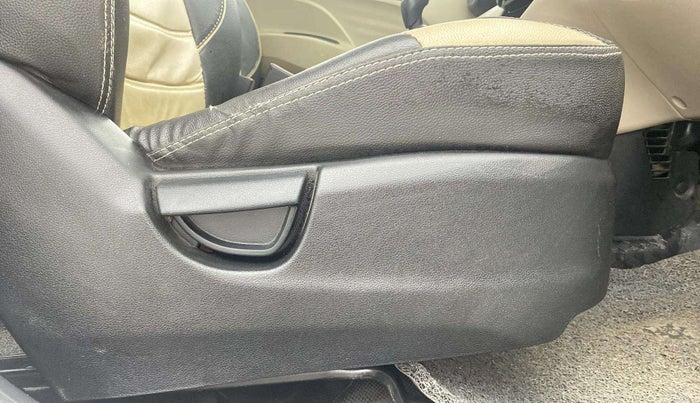 2020 Hyundai NEW SANTRO SPORTZ EXECUTIVE MT CNG, CNG, Manual, 78,732 km, Driver Side Adjustment Panel