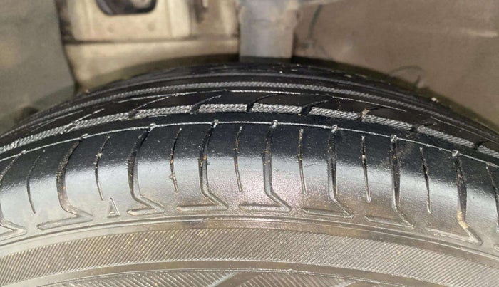 2020 Hyundai NEW SANTRO SPORTZ EXECUTIVE MT CNG, CNG, Manual, 78,732 km, Left Front Tyre Tread