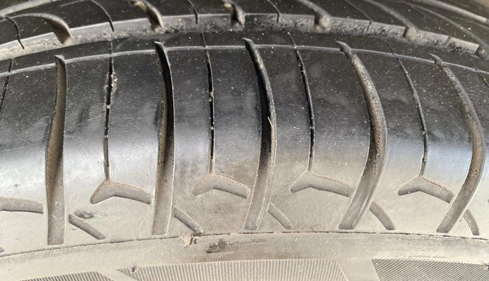 2020 Maruti XL6 ZETA MT, Petrol, Manual, 78,872 km, Right Front Tyre Tread