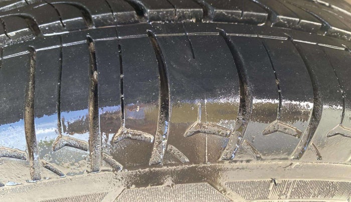2020 Maruti XL6 ZETA MT, Petrol, Manual, 78,872 km, Left Front Tyre Tread