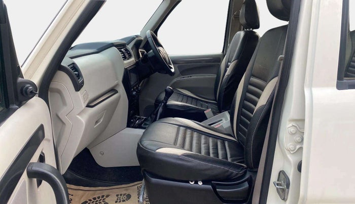 2018 Mahindra Scorpio S5, Diesel, Manual, 28,871 km, Right Side Front Door Cabin