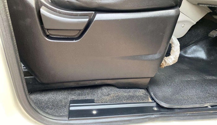 2018 Mahindra Scorpio S5, Diesel, Manual, 28,871 km, Driver Side Adjustment Panel