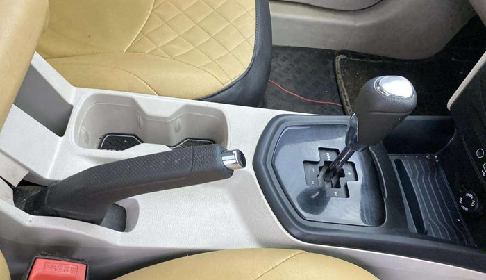 2022 Mahindra XUV300 W6 1.5 DIESEL AMT, Diesel, Automatic, 34,035 km, Gear Lever