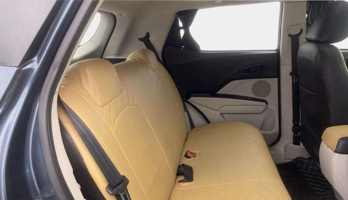 2022 Mahindra XUV300 W6 1.5 DIESEL AMT, Diesel, Automatic, 34,035 km, Right Side Rear Door Cabin