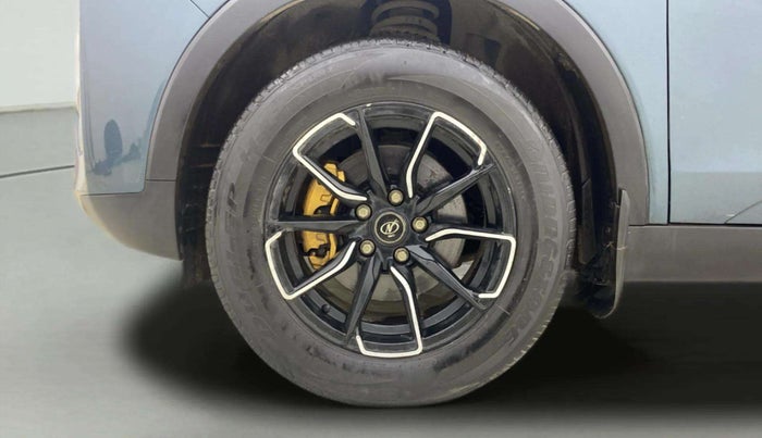 2022 Mahindra XUV300 W6 1.5 DIESEL AMT, Diesel, Automatic, 34,035 km, Left Front Wheel