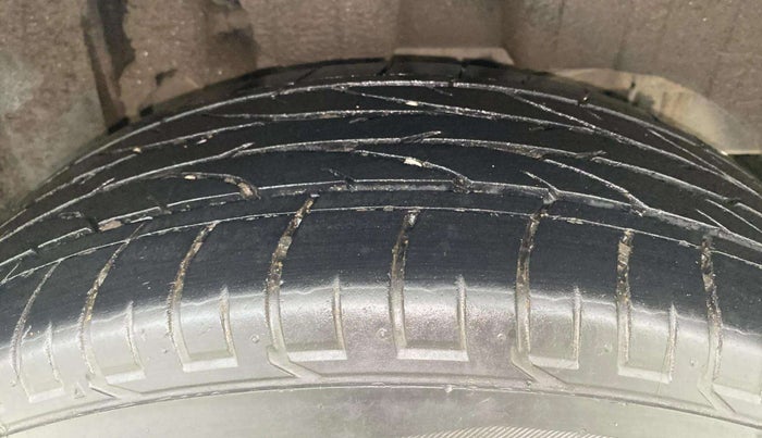 2022 Mahindra XUV300 W6 1.5 DIESEL AMT, Diesel, Automatic, 34,035 km, Left Rear Tyre Tread