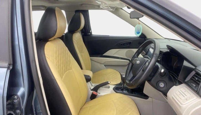 2022 Mahindra XUV300 W6 1.5 DIESEL AMT, Diesel, Automatic, 34,035 km, Right Side Front Door Cabin