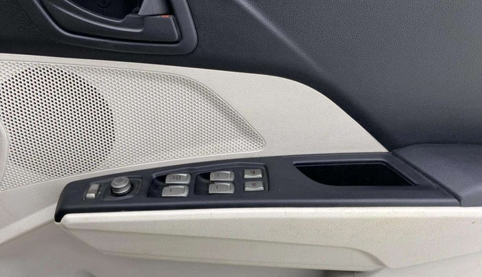 2022 Mahindra XUV300 W6 1.5 DIESEL AMT, Diesel, Automatic, 34,035 km, Driver Side Door Panels Control