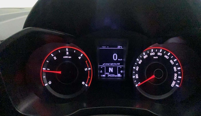 2022 Mahindra XUV300 W6 1.5 DIESEL AMT, Diesel, Automatic, 34,035 km, Odometer Image