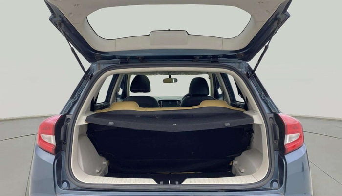 2022 Mahindra XUV300 W6 1.5 DIESEL AMT, Diesel, Automatic, 34,035 km, Boot Inside