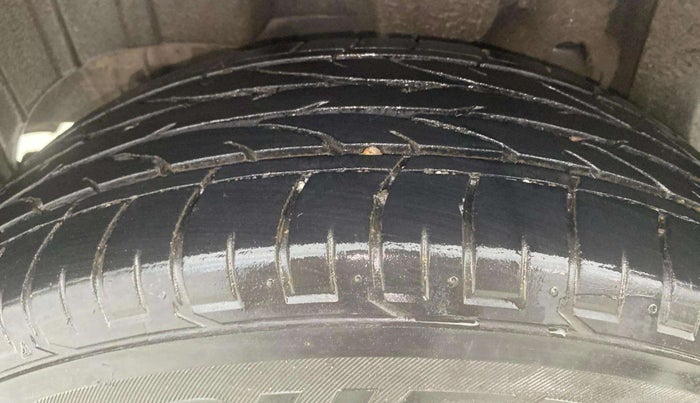 2022 Mahindra XUV300 W6 1.5 DIESEL AMT, Diesel, Automatic, 34,035 km, Right Rear Tyre Tread