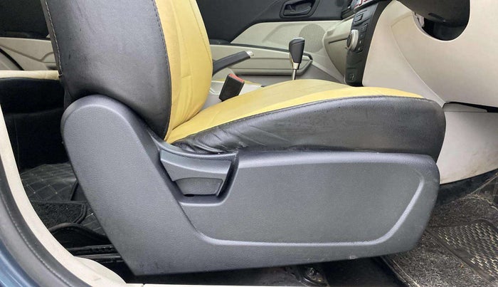 2022 Mahindra XUV300 W6 1.5 DIESEL AMT, Diesel, Automatic, 34,035 km, Driver Side Adjustment Panel
