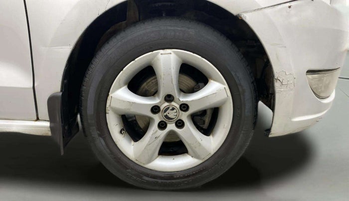 2013 Skoda Rapid AMBITION 1.6 TDI CR MT PLUS, Diesel, Manual, 1,16,611 km, Right Front Wheel