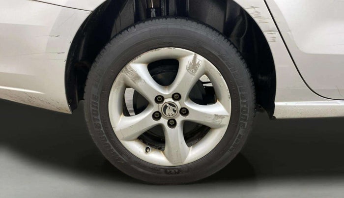2013 Skoda Rapid AMBITION 1.6 TDI CR MT PLUS, Diesel, Manual, 1,16,611 km, Right Rear Wheel