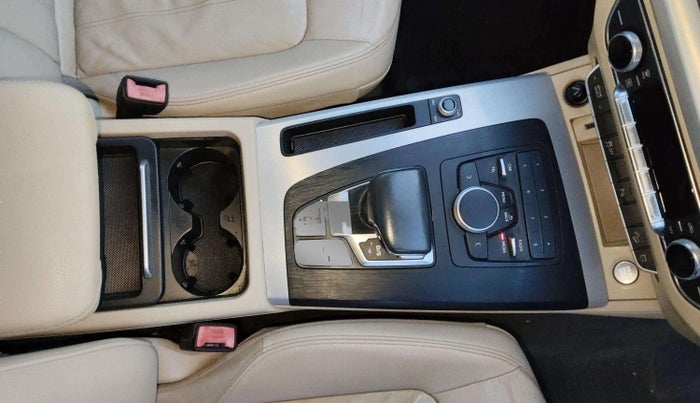 2018 Audi Q5 35 TDI PREMIUM PLUS, Diesel, Automatic, 70,950 km, Gear Lever