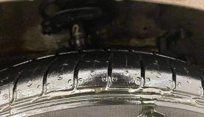 2014 Maruti Ertiga VXI, Petrol, Manual, 91,832 km, Right Front Tyre Tread