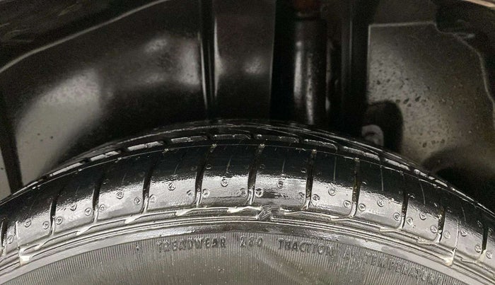 2014 Maruti Ertiga VXI, Petrol, Manual, 91,832 km, Left Rear Tyre Tread