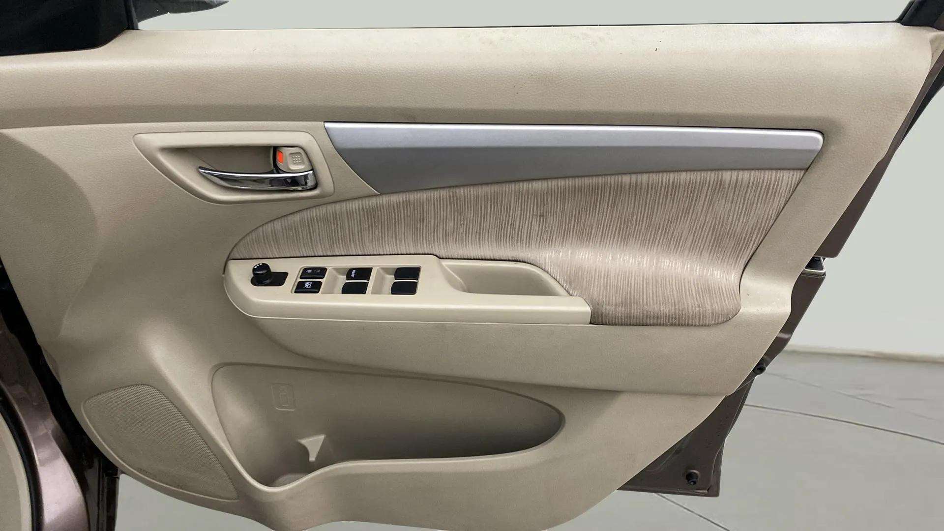 Driver-side-door-panel-control-39