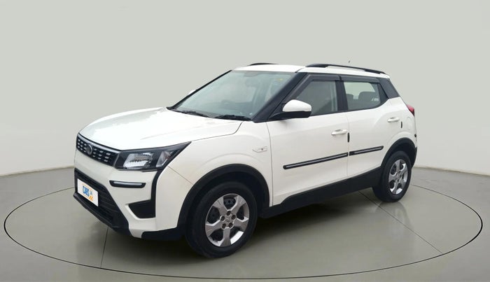 2020 Mahindra XUV300 W6 1.5 DIESEL AMT, Diesel, Automatic, 34,844 km, Left Front Diagonal