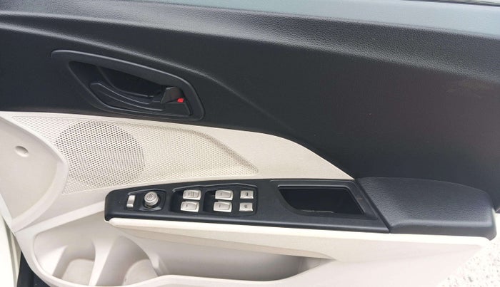 2020 Mahindra XUV300 W6 1.5 DIESEL AMT, Diesel, Automatic, 34,844 km, Driver Side Door Panels Control