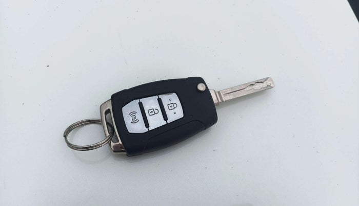 2020 Mahindra XUV300 W6 1.5 DIESEL AMT, Diesel, Automatic, 34,844 km, Key Close Up