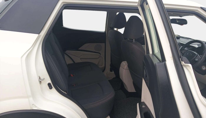 2020 Mahindra XUV300 W6 1.5 DIESEL AMT, Diesel, Automatic, 34,844 km, Right Side Rear Door Cabin