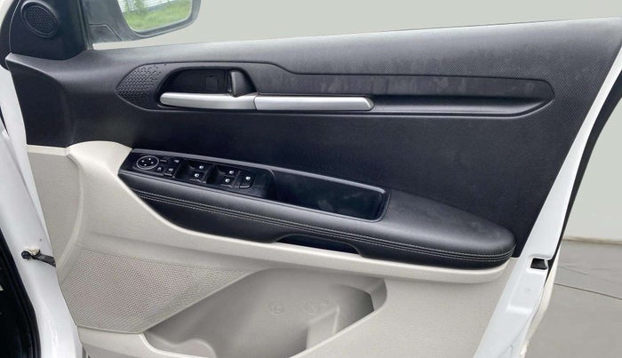 2021 KIA SONET HTX 1.0 IMT, Petrol, Manual, 54,114 km, Driver Side Door Panels Control