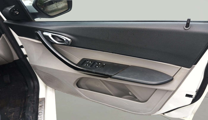 2018 Tata Tiago XZ PETROL, Petrol, Manual, 1,44,587 km, Driver Side Door Panels Control