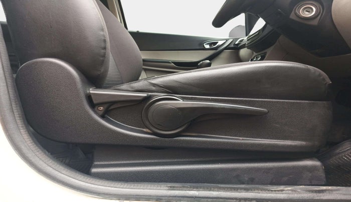 2018 Tata Tiago XZ PETROL, Petrol, Manual, 1,44,587 km, Driver Side Adjustment Panel