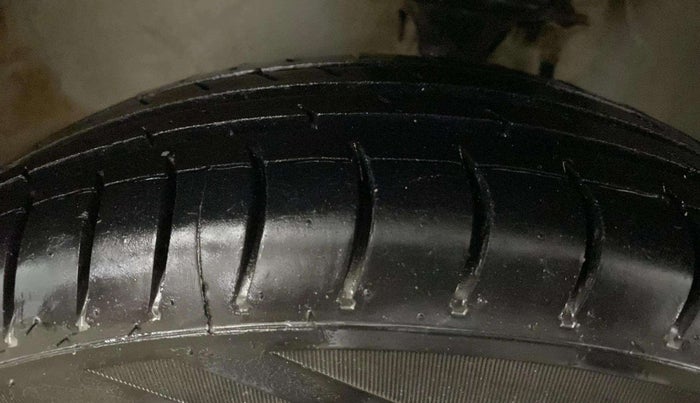 2015 Maruti Alto 800 LXI, Petrol, Manual, 43,504 km, Left Front Tyre Tread