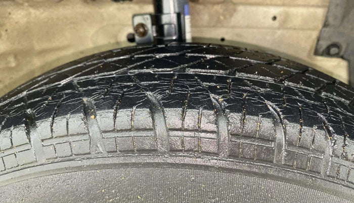 2013 Maruti Swift VXI, Petrol, Manual, 44,603 km, Right Front Tyre Tread
