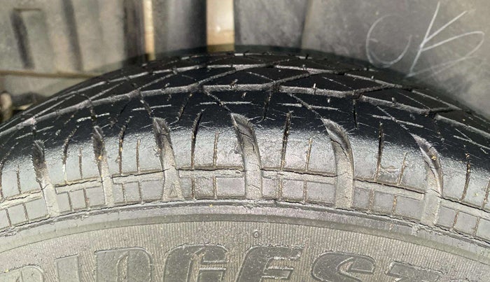 2013 Maruti Swift VXI, Petrol, Manual, 44,603 km, Right Rear Tyre Tread