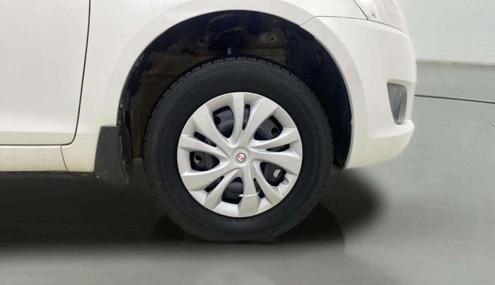 2013 Maruti Swift VXI, Petrol, Manual, 44,603 km, Right Front Wheel