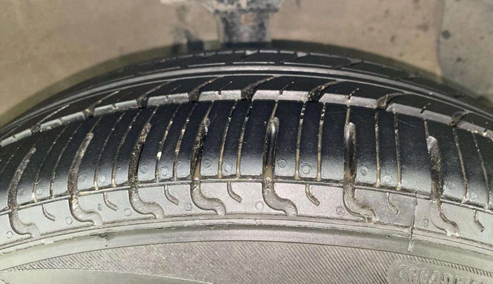 2015 Hyundai Xcent S 1.2, Petrol, Manual, 75,051 km, Right Front Tyre Tread