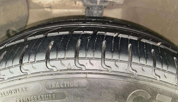 2015 Hyundai Xcent S 1.2, Petrol, Manual, 75,051 km, Left Front Tyre Tread