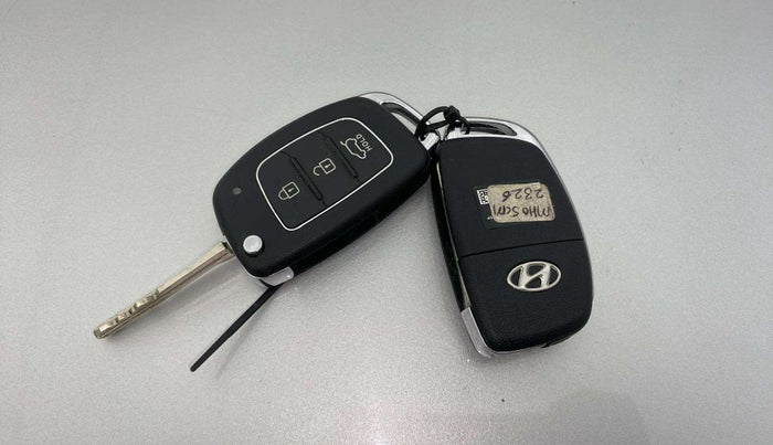 2015 Hyundai Xcent S 1.2, Petrol, Manual, 75,051 km, Key Close Up