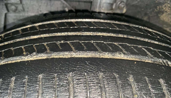 2015 Maruti Swift ZXI, Petrol, Manual, 82,803 km, Left Front Tyre Tread