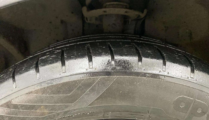 2020 Ford New Figo TITANIUM 1.2 PETROL MT, Petrol, Manual, 27,313 km, Left Front Tyre Tread
